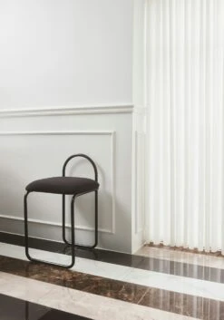 AYTM Angui Stuhl, Anthrazit -Heimdekoration Rabatt aytm angui chair anthracite boucle l37xw39xh68 4