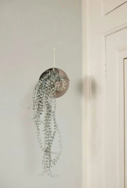 AYTM Globe Hängetopf Ø17x28 Cm, Taupe -Heimdekoration Rabatt aytm globe hanging flowerpot black 17x28 cm 9