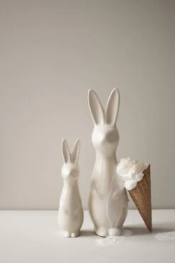 DBKD Swedish Rabbit Dekoration 27 Cm, Vanille -Heimdekoration Rabatt dbkd swedish rabbit vanilla 4