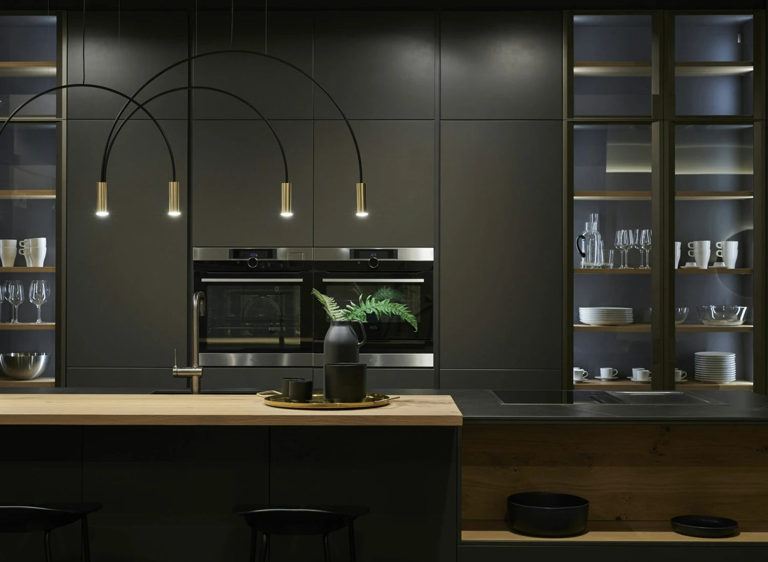 Volta L78S.1D1T-W Hängelampe, Schwarz / Satin Gold / Schwarz 4 Volta L78S.1D1T-W Hängelampe, Schwarz / Satin Gold / Schwarz – Bild 2