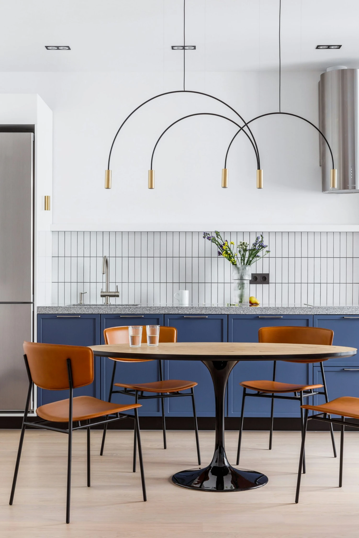 Volta L78S.1D1T-W Hängelampe, Schwarz / Satin Gold / Schwarz 5 Volta L78S.1D1T-W Hängelampe, Schwarz / Satin Gold / Schwarz – Bild 3