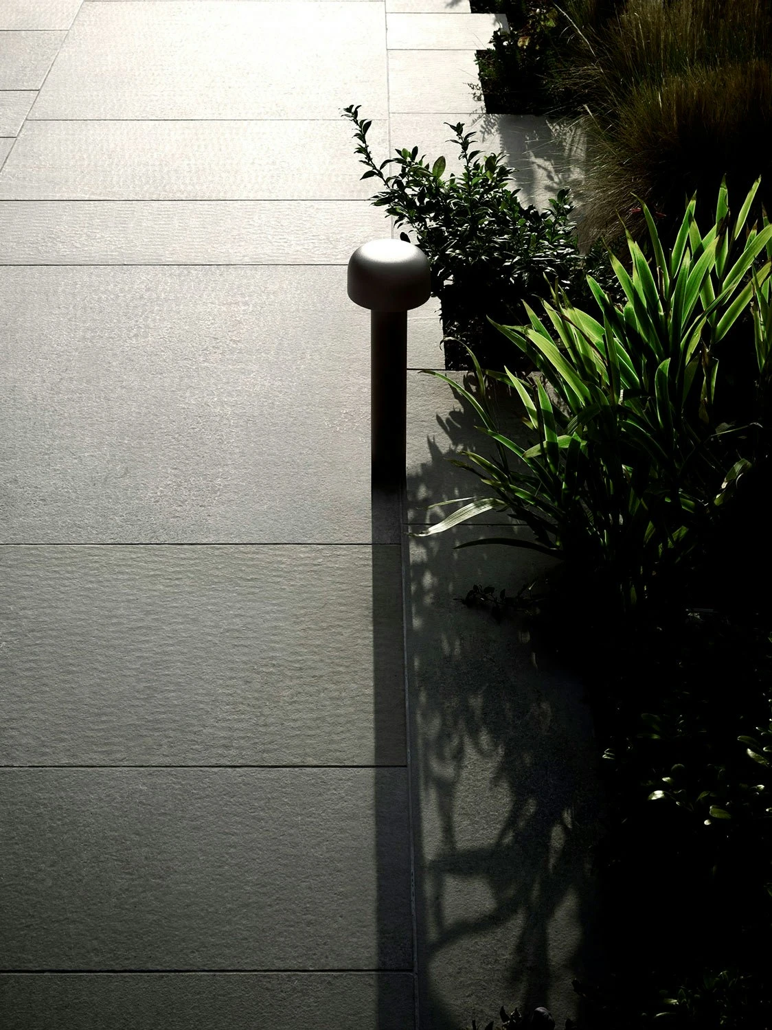 Flos Bellhop Outdoor Pollerleuchte H 850 6 Flos Bellhop Outdoor Pollerleuchte H 850 – Bild 4