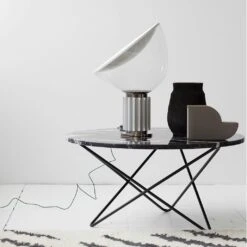 Flos Taccia Small Tischlampe, Schwarz -Heimdekoration Rabatt flos taccia small tischleuchte aluminium weiss 2