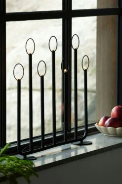 Globen Lighting Natale 7 Adventskerzenhalter, Schwarz 7 Globen Lighting Natale 7 Adventskerzenhalter, Schwarz -Heimdekoration Rabatt globen lighting natale 7 2