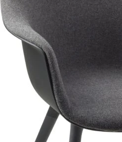 Gubi Bat Esszimmerstuhl Gepolsterte Vorderseite / Kunststoffbasis, Hallingdal 65 173 -Heimdekoration Rabatt gubi bat dining chair front upholstered plastic base 1