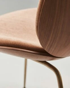 Gubi Beetle 3D Veneer Stuhl Walnussfarben/Messing, Belsuede Sp Fr 133 11 Gubi Beetle 3D Veneer Stuhl Walnussfarben/Messing, Belsuede Sp Fr 133 -Heimdekoration Rabatt gubi beetle dining chair antbrass belsuede sp fr 132 3