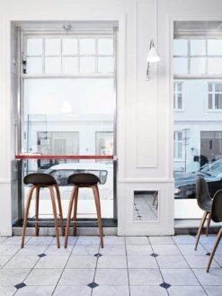 Gubi 3D Barstuhl H65cm, Walnut/ Shy Cherry -Heimdekoration Rabatt gubi gubi 3d barstuhl h65cm walnut black 2