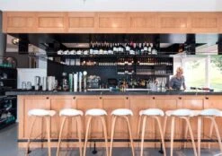 Gubi 3D Barstuhl H65cm, Walnut/ Shy Cherry -Heimdekoration Rabatt gubi gubi 3d barstuhl h65cm walnut black 3