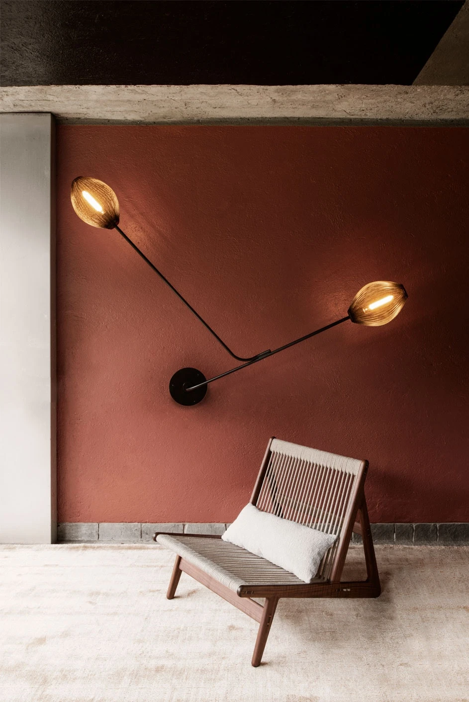 Gubi MR01 Initial Stuhl, Geölt Amerikanisch, Walnussholz 7 Gubi MR01 Initial Stuhl, Geölt Amerikanisch, Walnussholz – Bild 5