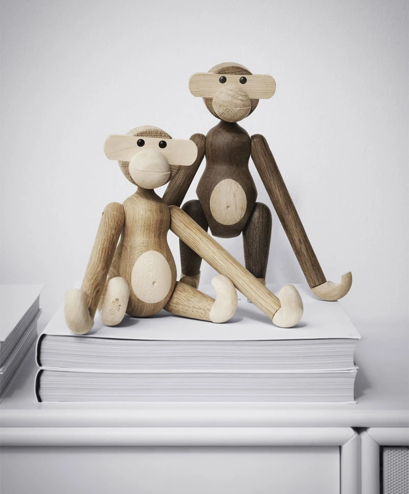 Kay Bojesen Affe Klein, Eiche/ Räuchereiche 4 Kay Bojesen Affe Klein, Eiche/ Räuchereiche – Bild 2