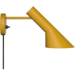 Louis Poulsen AJ Wandleuchte, Ockerfarben