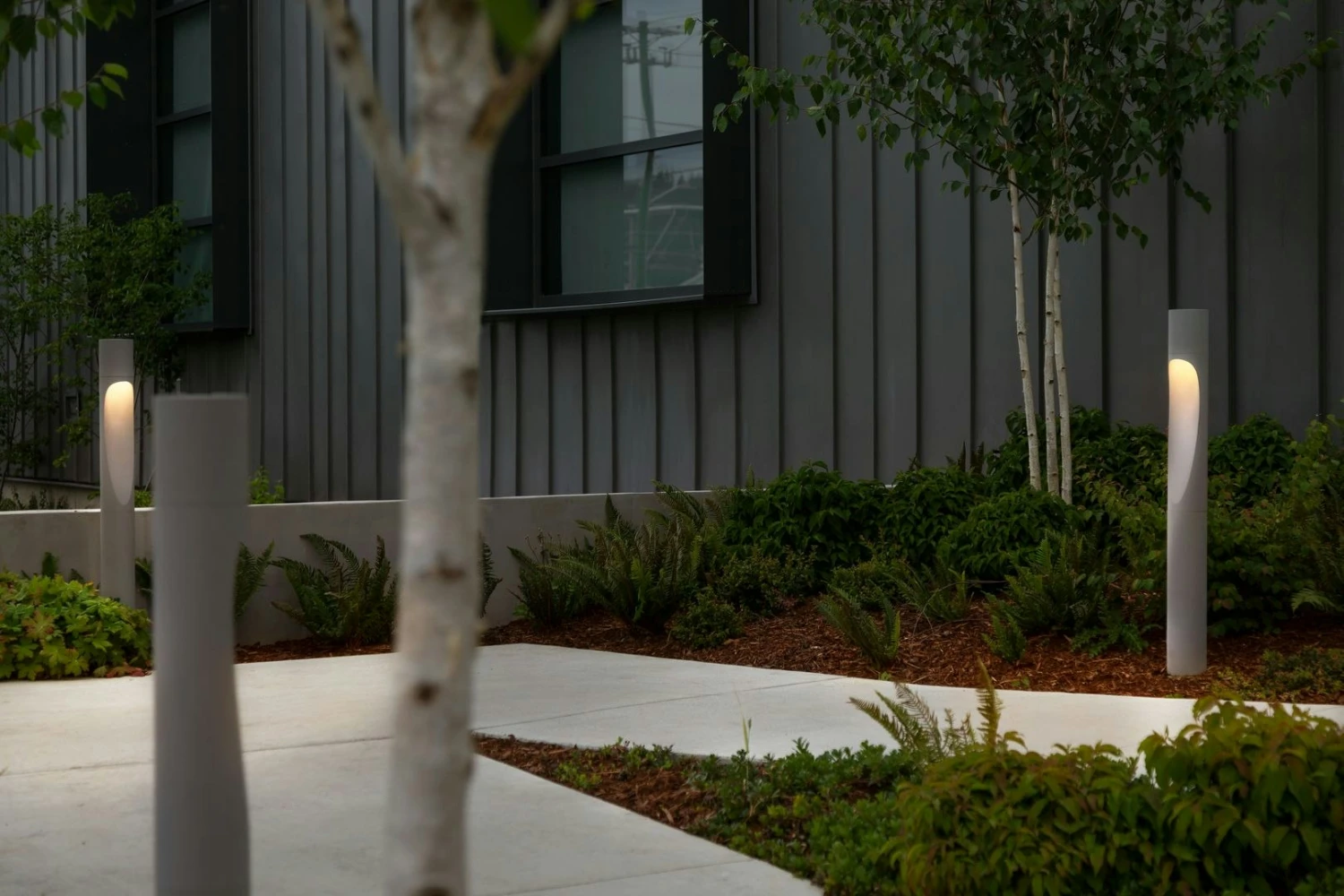 Louis Poulsen Flindt Garden Pollerleuchte Lang Aluminium Anker Ohne Adapter, 2700K 6 Louis Poulsen Flindt Garden Pollerleuchte Lang Aluminium Anker Ohne Adapter, 2700K – Bild 4