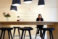 Mater High Stool Hocker 69 Cm, Schwarz Gefärbt Buche -Heimdekoration Rabatt mater high stool hocker 69 cm 3