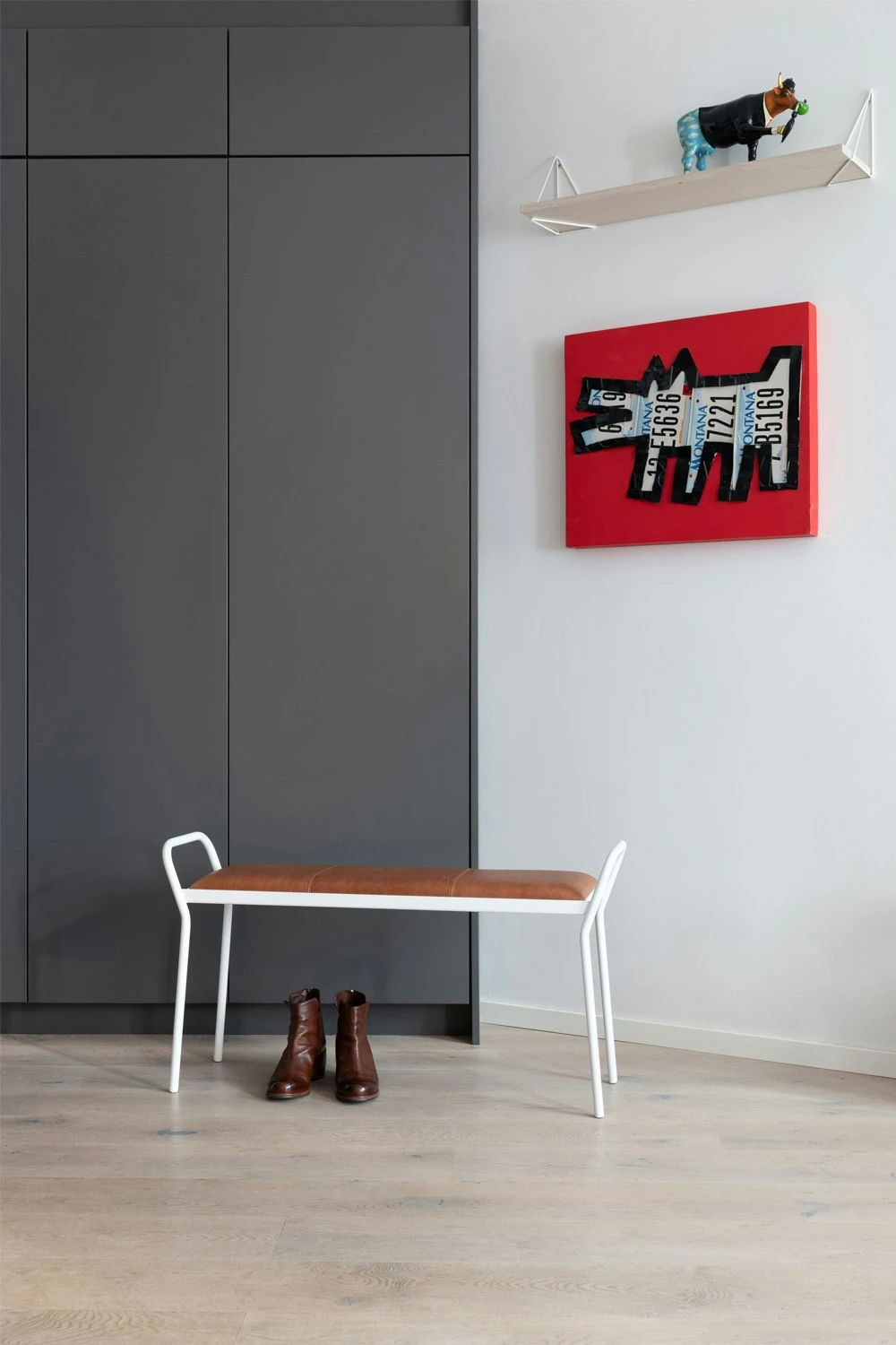 Maze Anytwo Hocker, Weiß/ Vintage Cognac 5 Maze Anytwo Hocker, Weiß/ Vintage Cognac – Bild 3