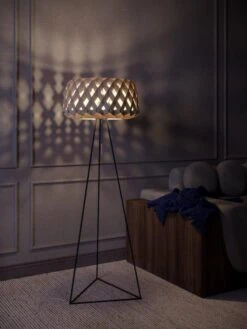 Pilke Signature PTR60 Tripod Stehlampe, Birke 7 Pilke Signature PTR60 Tripod Stehlampe, Birke -Heimdekoration Rabatt maze pilke signature ptr60 tripod floor lamp 4