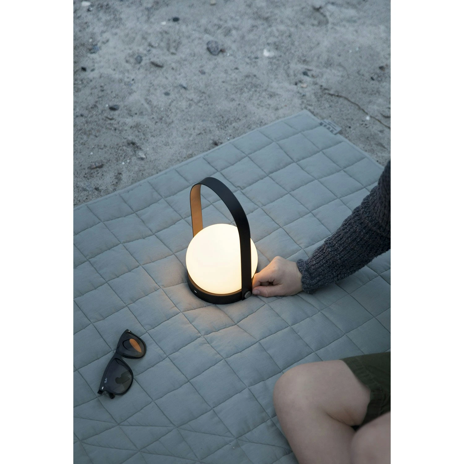 Menu Carrie Lamp, Brushed Brass 5 Menu Carrie Lamp, Brushed Brass – Bild 3