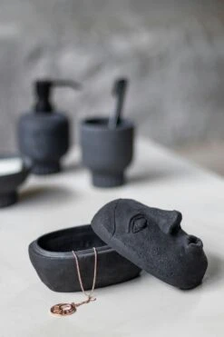 Mette Ditmer ART PIECE Schüssel Modelliert, Schwarz -Heimdekoration Rabatt mette ditmer art piece schussel modelliert 3