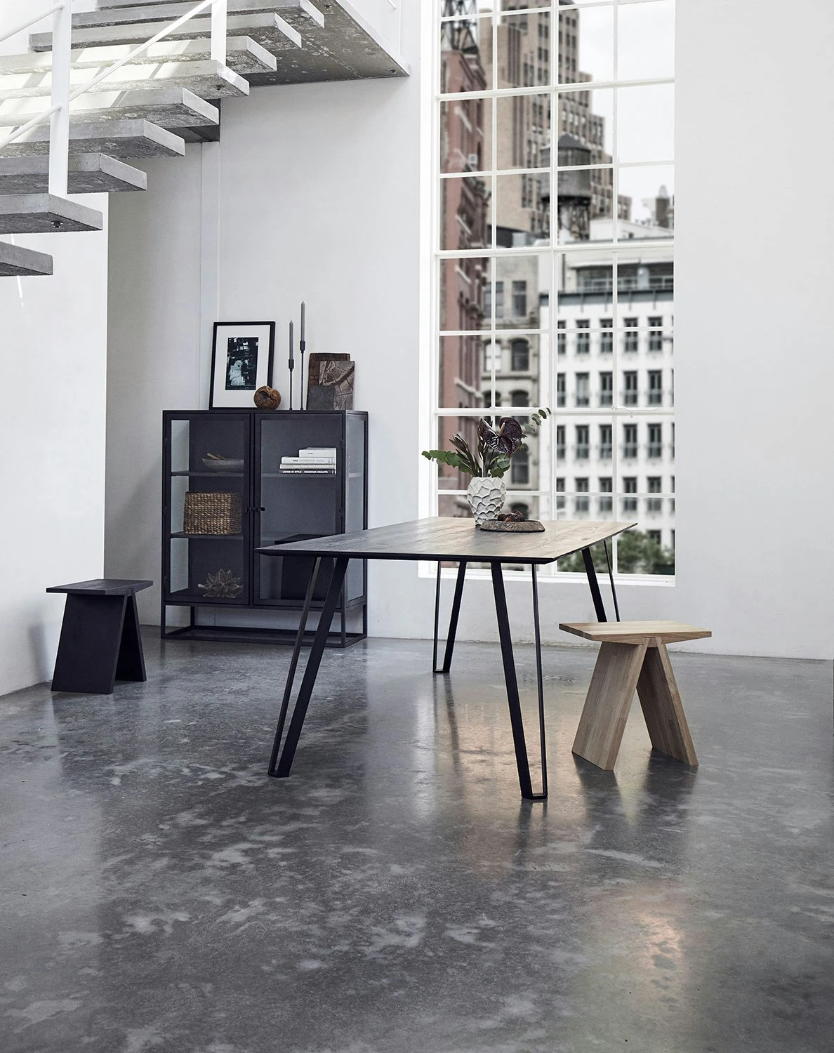 Muubs Angle Stool Solid Oak, Natural / Oil 5 Muubs Angle Stool Solid Oak, Natural / Oil – Bild 3