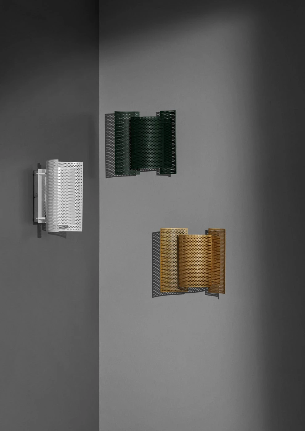 Northern Butterfly Wandleuchte Perforiert, Messing Gebürstet 5 Northern Butterfly Wandleuchte Perforiert, Messing Gebürstet – Bild 3