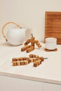 Spring Copenhagen Clumsy Hans Topfuntersetzer, Eiche 20 Cm -Heimdekoration Rabatt spring copenhagen grytunderlagg clumsy hans 199 cm ek 9