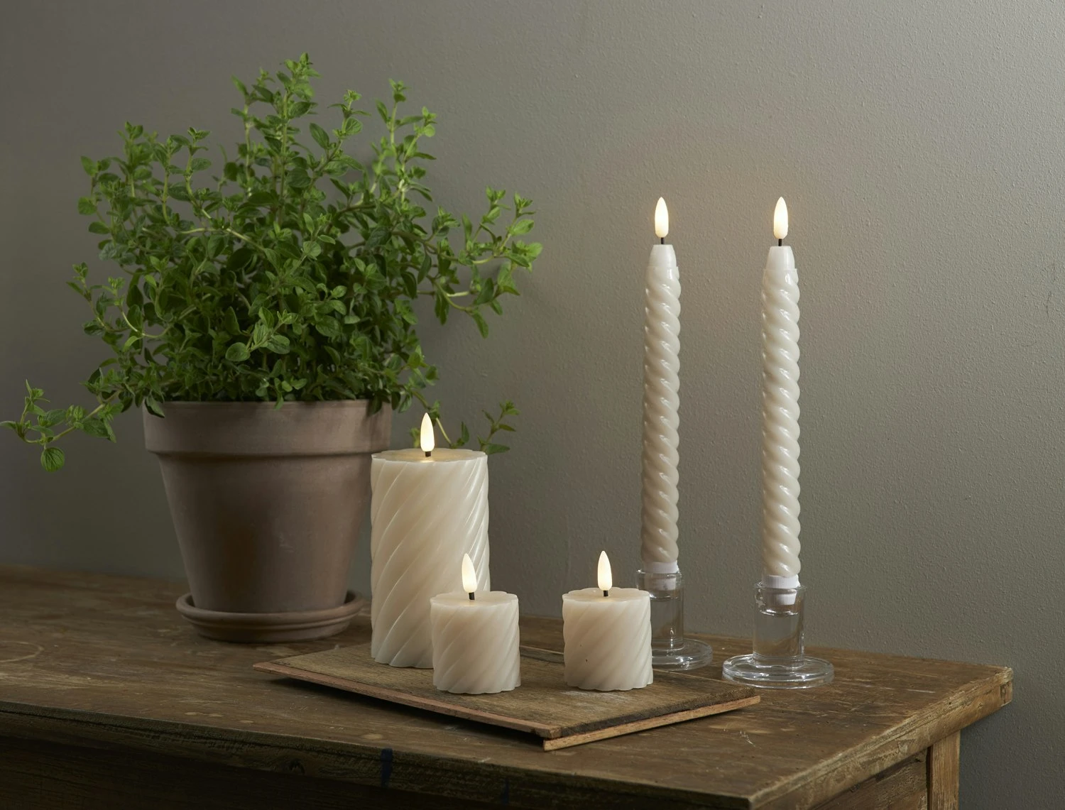 Star Trading Flamme Swirl LED Stumpenkerze 7,5 Cm 2-er Set, Beige 4 Star Trading Flamme Swirl LED Stumpenkerze 7,5 Cm 2-er Set, Beige – Bild 2