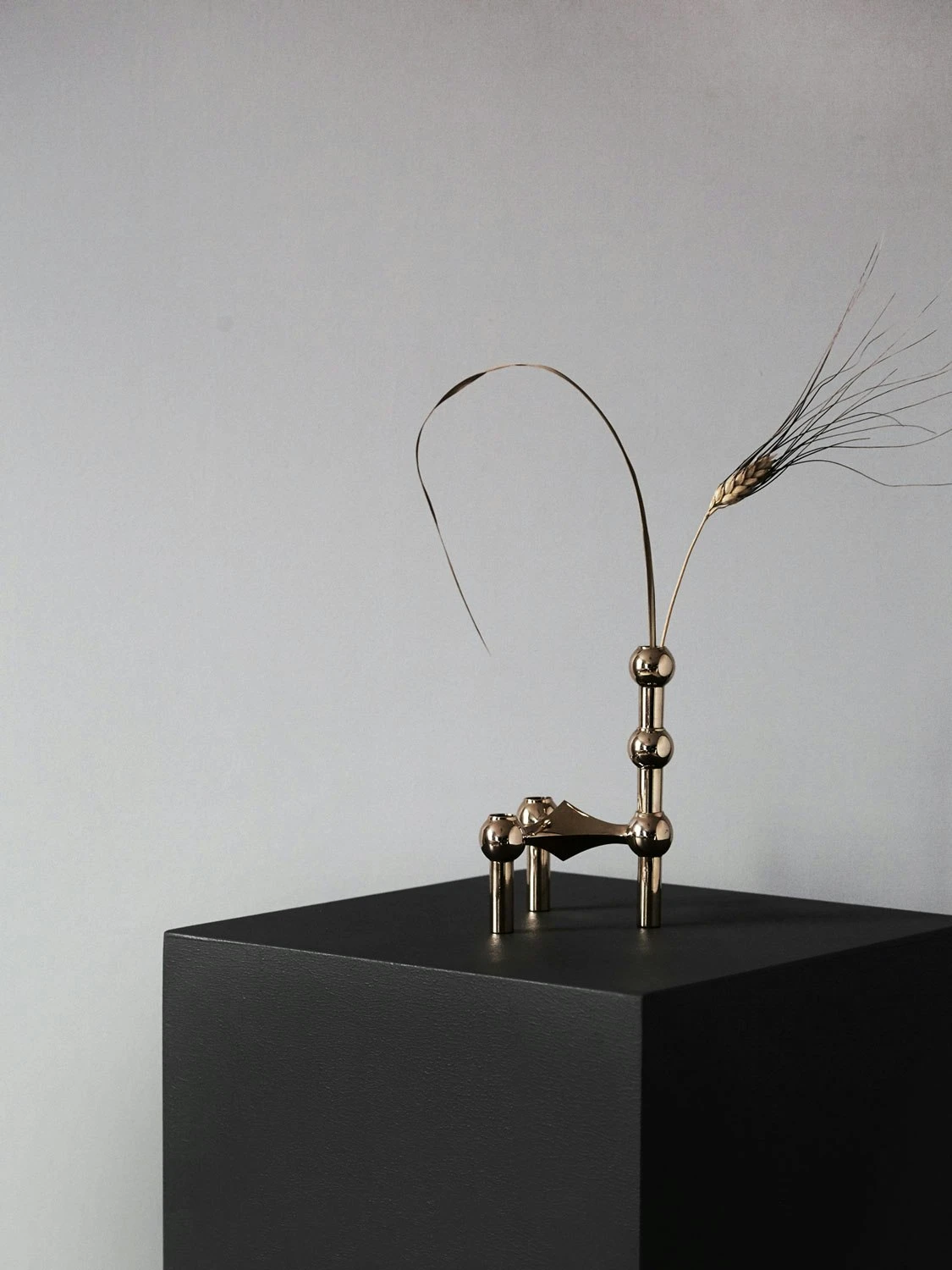 Nagel Vase, Brass 4 Nagel Vase, Brass – Bild 2