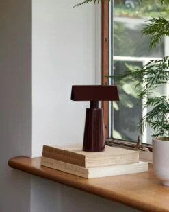 &Tradition Caret MF1 Tischlampe Tragbar, Dark Burgundy -Heimdekoration Rabatt tradition caret mf1 table lamp portable 10