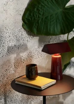 &Tradition Caret MF1 Tischlampe Tragbar, Dark Burgundy -Heimdekoration Rabatt tradition caret mf1 table lamp portable 9