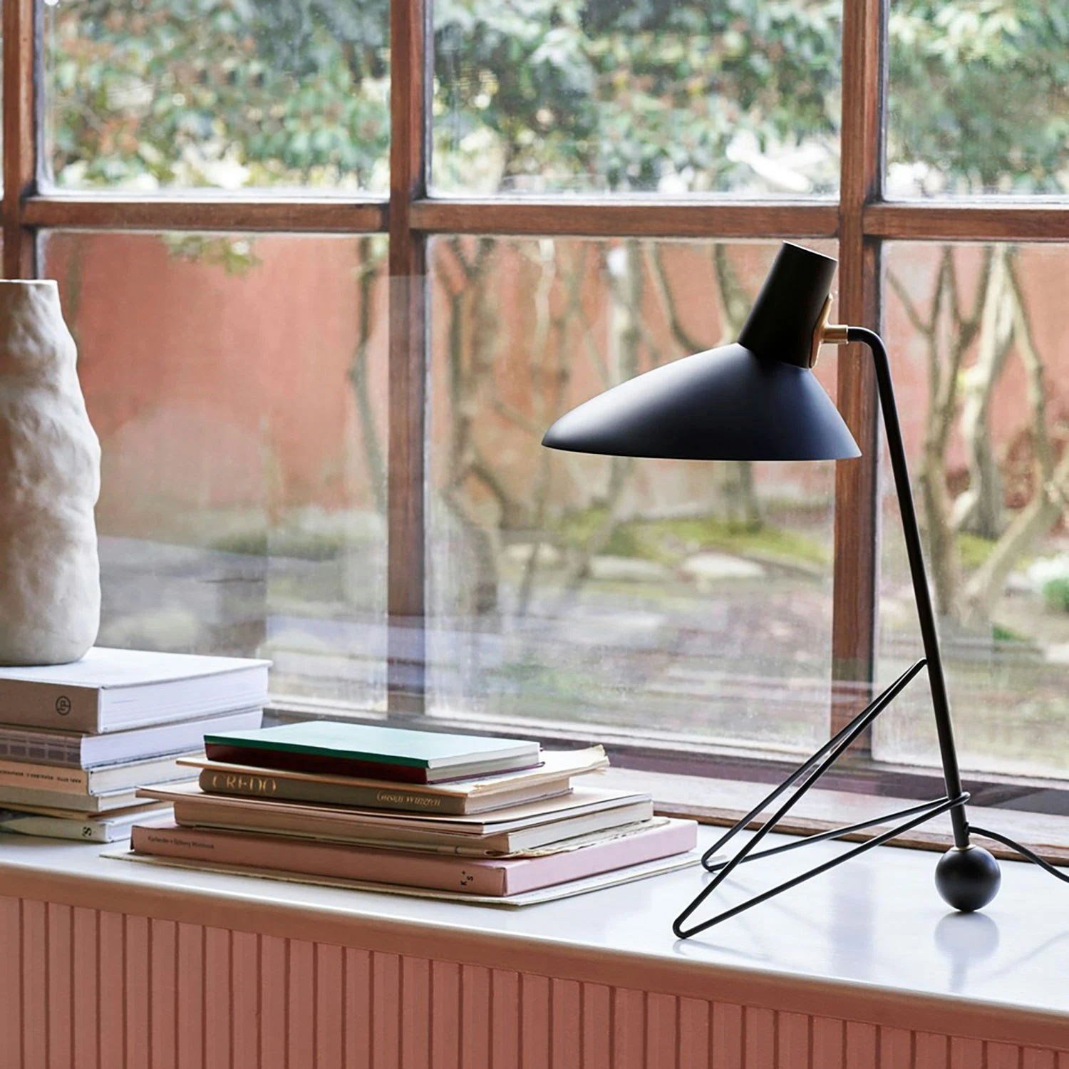 &Tradition Tripod Tischlampe, Schwarz 4 &Tradition Tripod Tischlampe, Schwarz – Bild 2